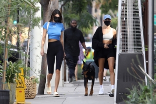 Kendall Jenner feet photo thumbnail