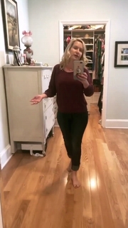 Angela Kinsey feet photo thumbnail