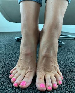Kyle Unfug feet photo thumbnail