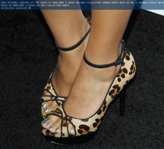Shay Mitchell feet photo thumbnail