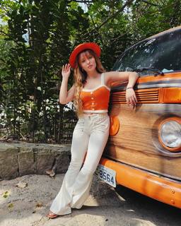 Larissa Manoela feet photo thumbnail