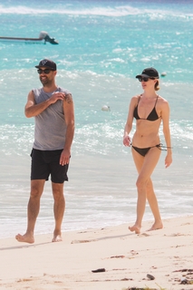 Martha Hunt feet photo thumbnail