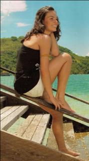 Isis Valverde feet photo thumbnail