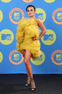Rita Ora feet photo thumbnail