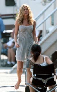 Jennifer Aniston feet photo thumbnail