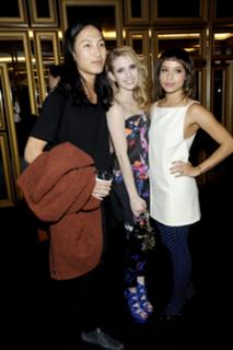 Emma Roberts feet photo thumbnail