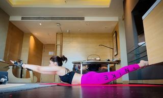 Kriti Sanon feet photo thumbnail