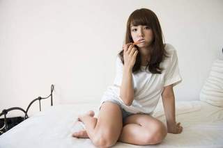 Ai Shinozaki feet photo thumbnail