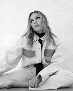 Maddie Ziegler feet photo 2