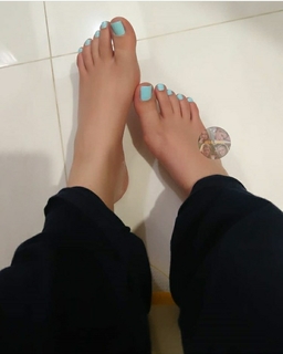 Isa Pes feet photo thumbnail