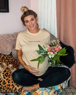 Ashley James feet photo thumbnail
