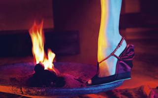 Katie Holmes feet photo thumbnail