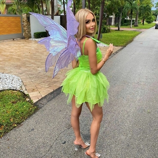 Nabilla Benattia feet photo thumbnail