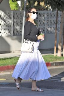 Katharine McPhee feet photo thumbnail