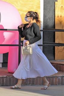 Katharine McPhee feet photo thumbnail
