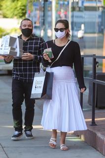 Katharine McPhee feet photo thumbnail