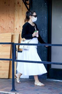 Katharine McPhee feet photo thumbnail