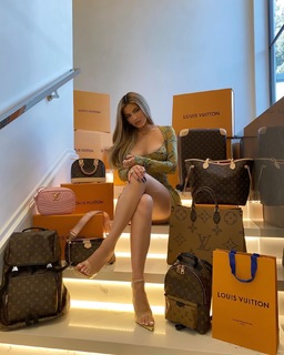 Kylie Jenner feet photo thumbnail
