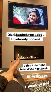 Katheryn Winnick feet photo thumbnail