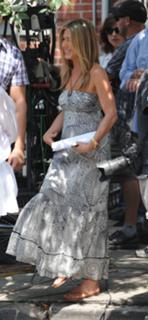 Jennifer Aniston feet photo thumbnail
