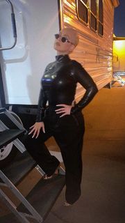 Christina Aguilera feet photo thumbnail