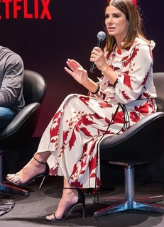 Sandra Bullock feet photo thumbnail