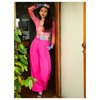 Aditi Rao Hydari feet photo thumbnail