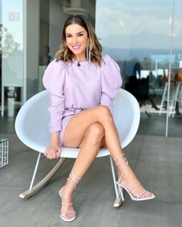Laura González feet photo thumbnail