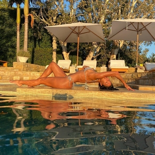 Nicole Scherzinger feet photo thumbnail