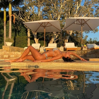 Nicole Scherzinger feet photo thumbnail
