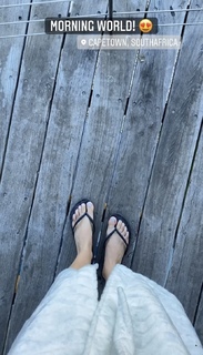 Victoria Justice feet photo thumbnail