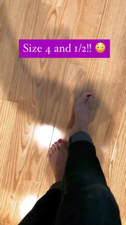 Angela Kinsey feet photo thumbnail