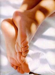 Adriane Galisteu feet photo thumbnail