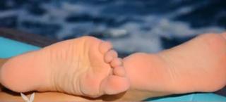 Adriane Galisteu feet photo thumbnail