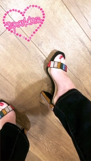 Angela Kinsey feet photo thumbnail
