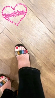 Angela Kinsey feet photo thumbnail