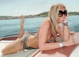 Adriane Galisteu feet photo thumbnail