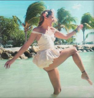 Adriane Galisteu feet photo thumbnail