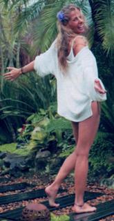 Adriane Galisteu feet photo thumbnail
