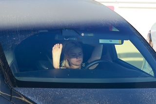 Ariel Winter feet photo thumbnail