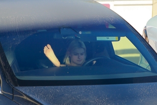 Ariel Winter feet photo thumbnail