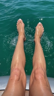Kate Walsh feet photo thumbnail