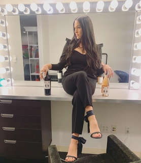 Nikki Garcia feet photo thumbnail
