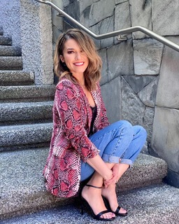 Laura González feet photo thumbnail