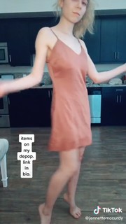 Jennette McCurdy feet photo thumbnail