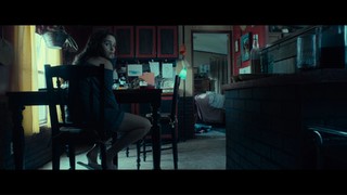 Emilia Clarke feet photo thumbnail