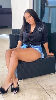 Angela Simmons feet photo thumbnail