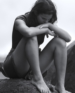 Bruna Marquezine feet photo thumbnail