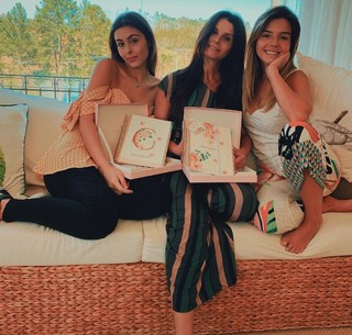 Giovanna Lancellotti feet photo thumbnail
