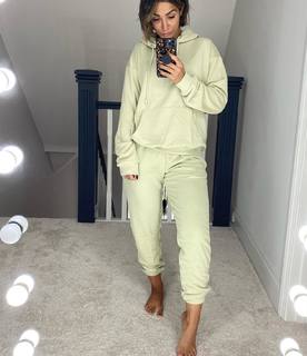 Frankie Bridge feet photo thumbnail